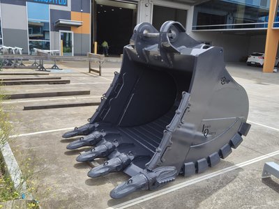 Crane Bucket Single Pack Dulux Hempel Wagon - Sandblasting & Steel Coating Services